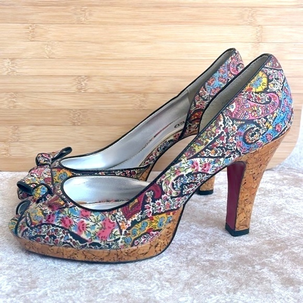 Unlisted Kenneth Cole Paisley Print Cork Heels Peep Toe Pumps Bows Leather Sole - Picture 5 of 15